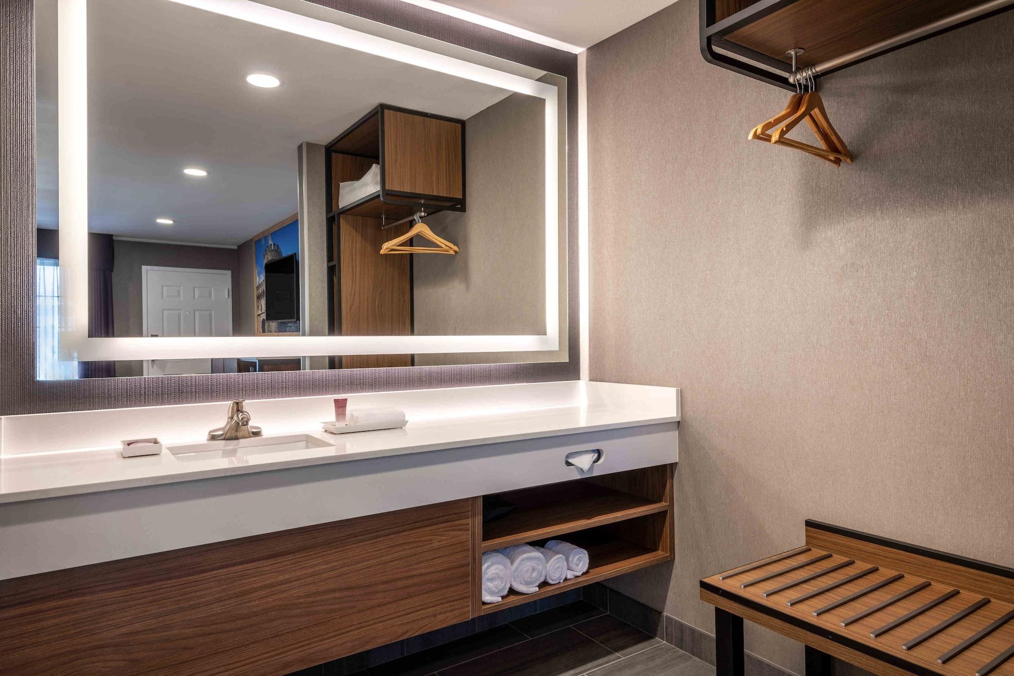 Anaheim Camelot Inn & Suites Dış mekan fotoğraf