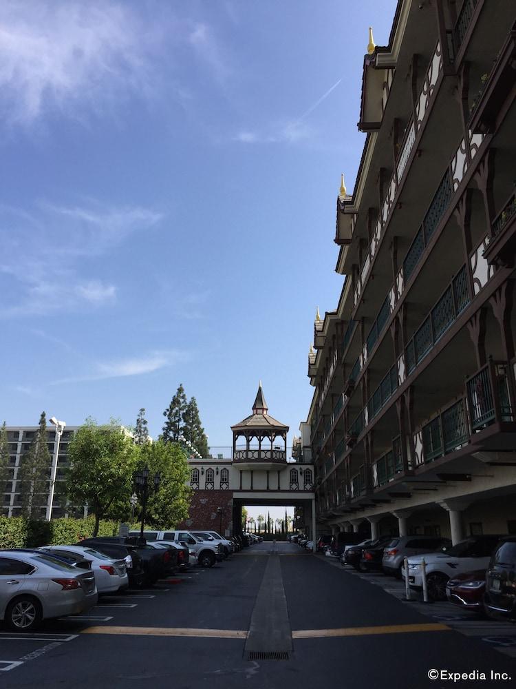 Anaheim Camelot Inn & Suites Dış mekan fotoğraf