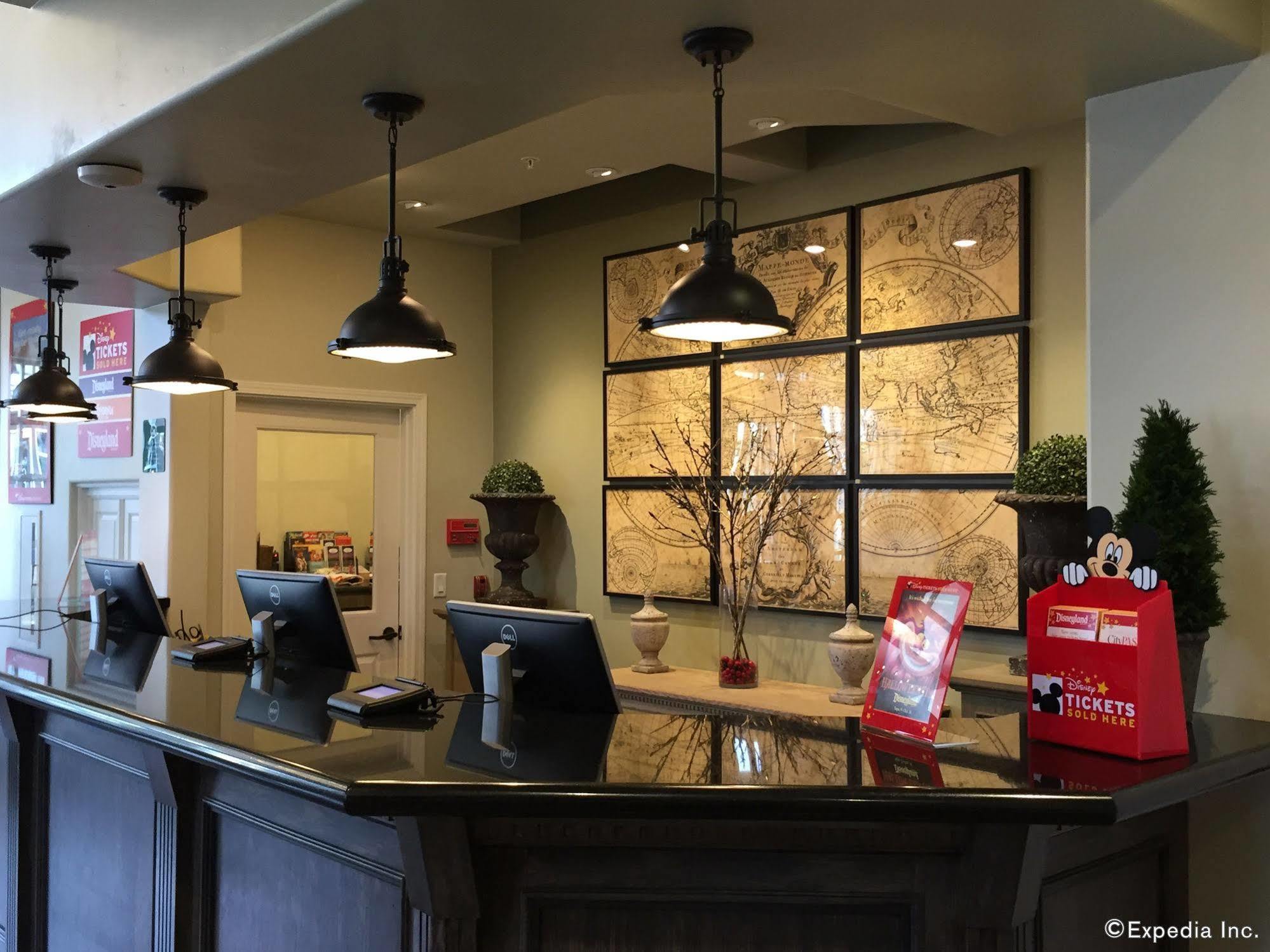 Anaheim Camelot Inn & Suites Dış mekan fotoğraf