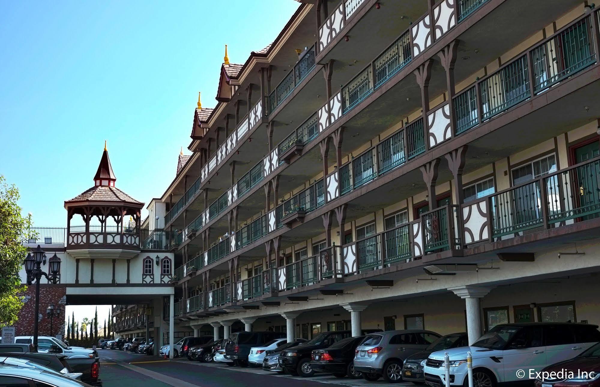 Anaheim Camelot Inn & Suites Dış mekan fotoğraf