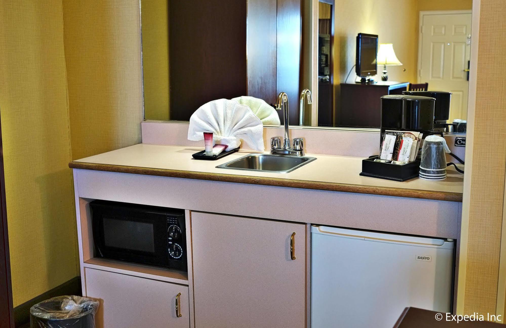 Anaheim Camelot Inn & Suites Dış mekan fotoğraf