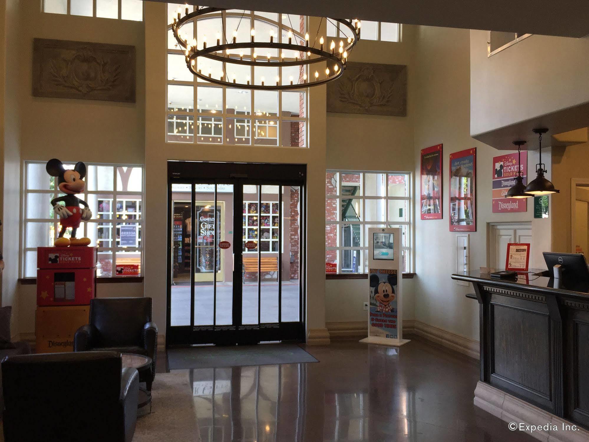 Anaheim Camelot Inn & Suites Dış mekan fotoğraf