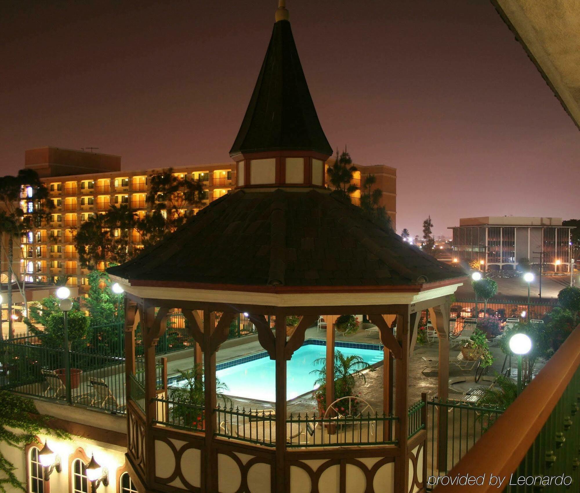 Anaheim Camelot Inn & Suites Dış mekan fotoğraf