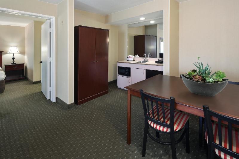 Anaheim Camelot Inn & Suites Dış mekan fotoğraf