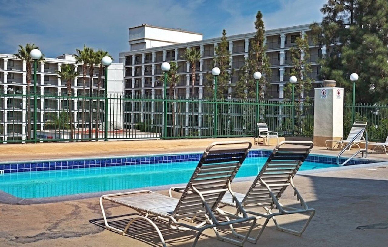 Anaheim Camelot Inn & Suites Dış mekan fotoğraf
